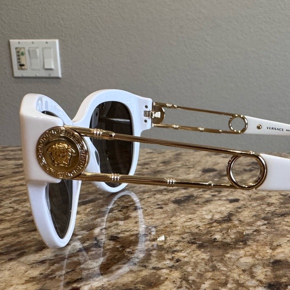 Versace VE4389 sunglasses + case main image 4